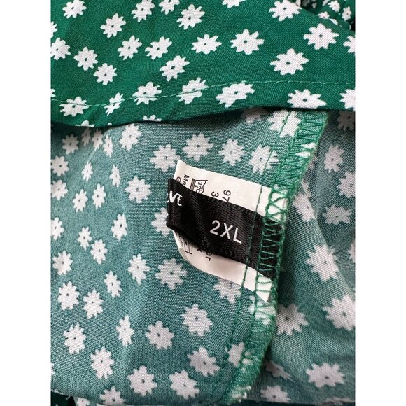 🍒 2/$20 🍒 Bright Green with White Dasie's sx 2 XL Short Sleeve Dress, V-Neck - Picture 2 of 6